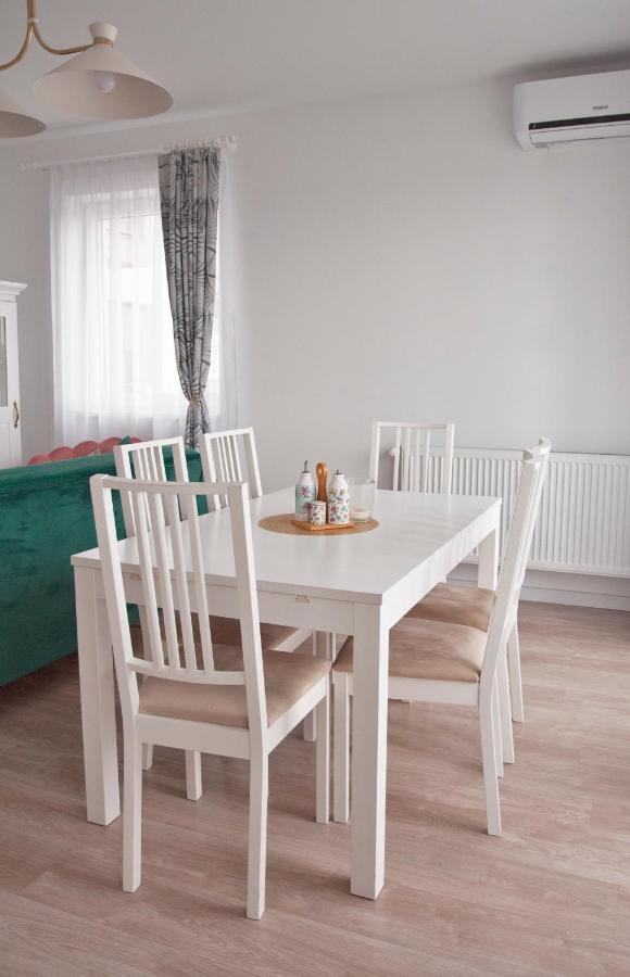 Elis Apartment By Oasis Homes Oradea Eksteriør bilde