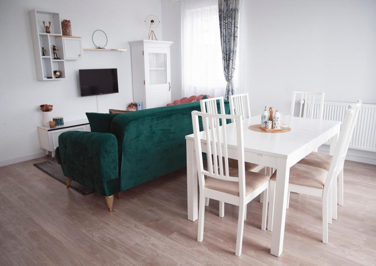 Elis Apartment By Oasis Homes Oradea Eksteriør bilde